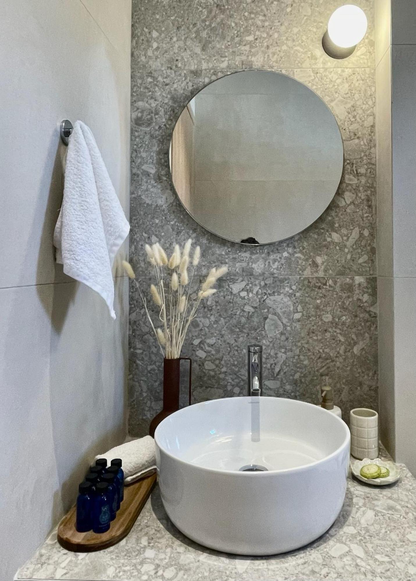 Staybridge Apartments, Mesongi Bagian luar foto